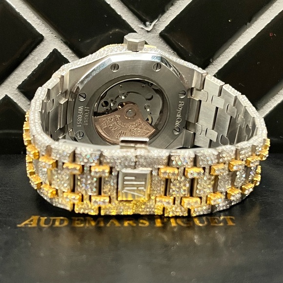 Audemars Piguet Diamond-Studded Gold and Silver Watch - Picture 3 of 7